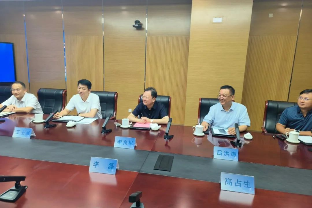 深化合作！锂业巨头赣锋锂业董事长李良彬、跃迪集团董事长吕洪涛联袂造访中国重汽，与刘正涛董事长洽谈新能源领域合作前景