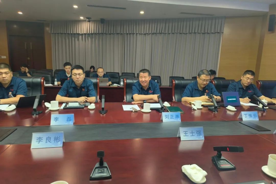 深化合作！锂业巨头赣锋锂业董事长李良彬、跃迪集团董事长吕洪涛联袂造访中国重汽，与刘正涛董事长洽谈新能源领域合作前景