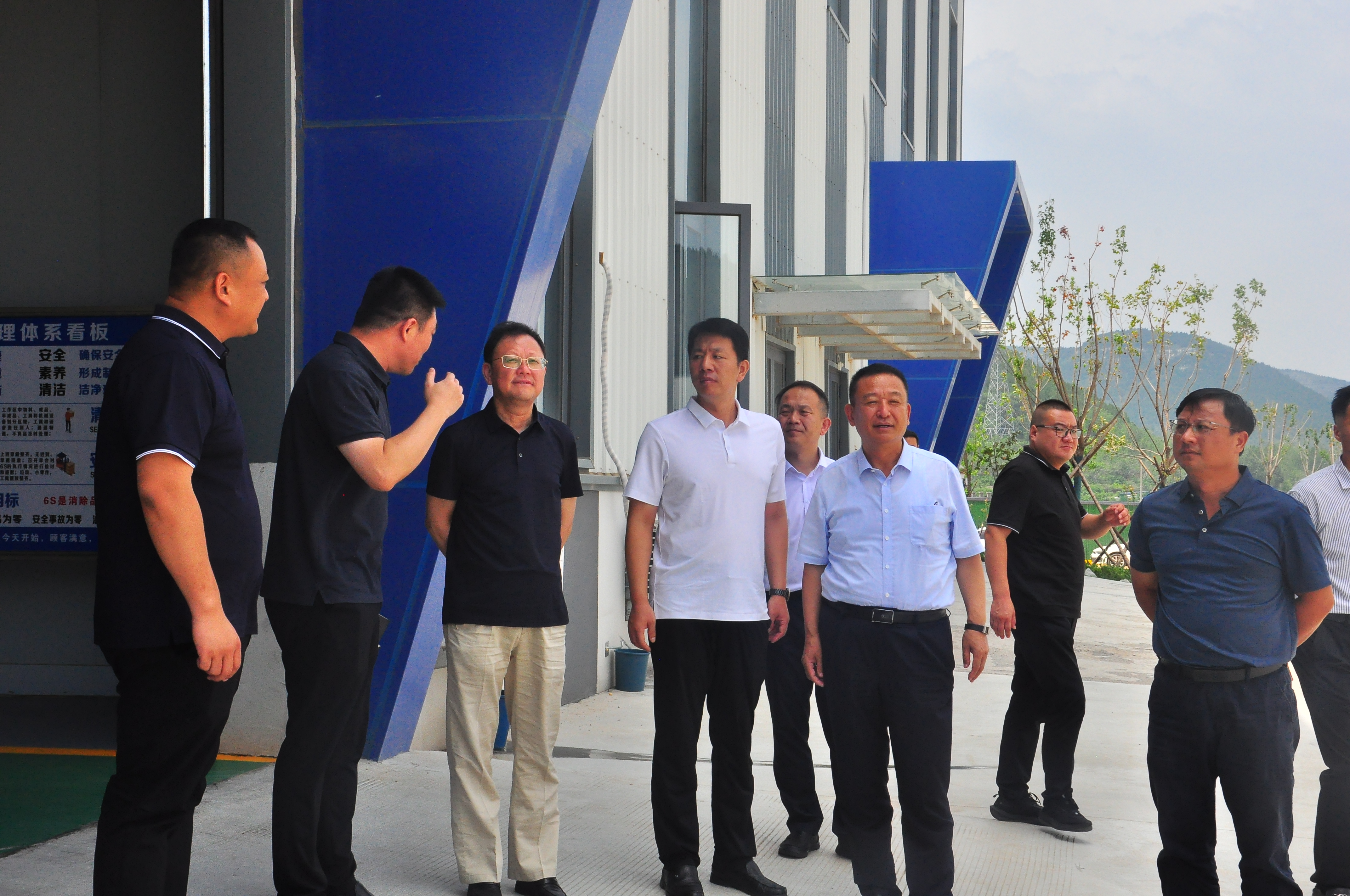 赣锋锂业集团董事长李良彬莅临跃迪集团参观指导